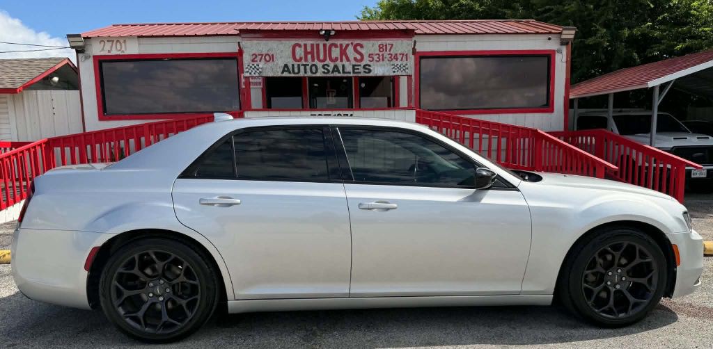2020 Chrysler 300 Image 2