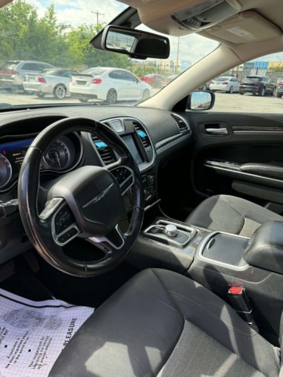 2020 Chrysler 300 Image 6