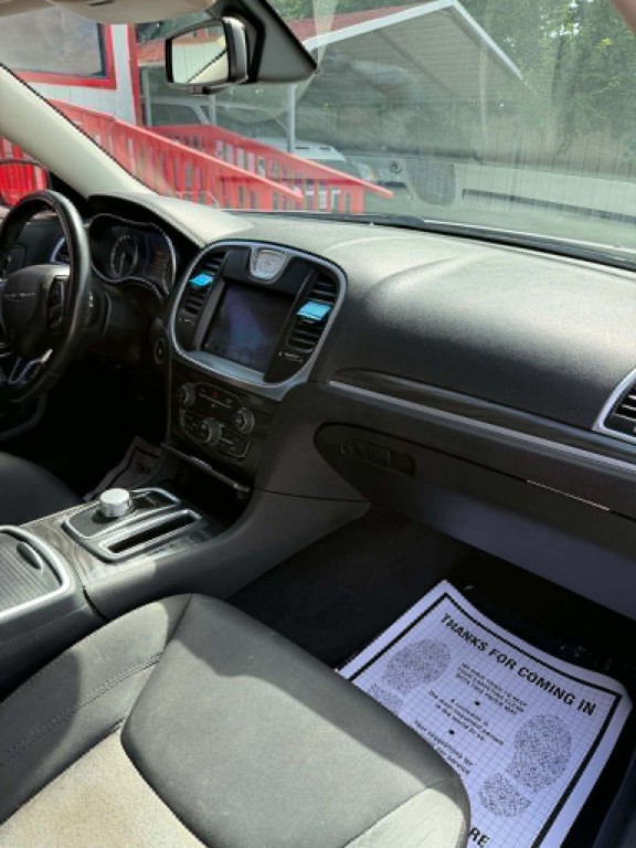 2020 Chrysler 300 Image 8