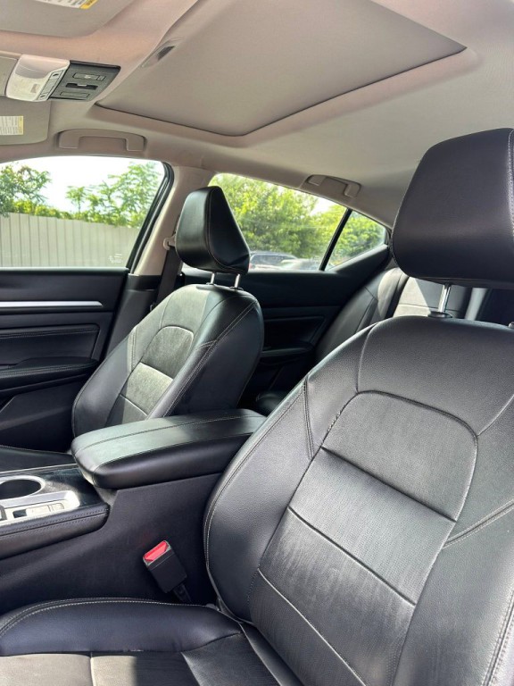 2020 Nissan Altima Image 10