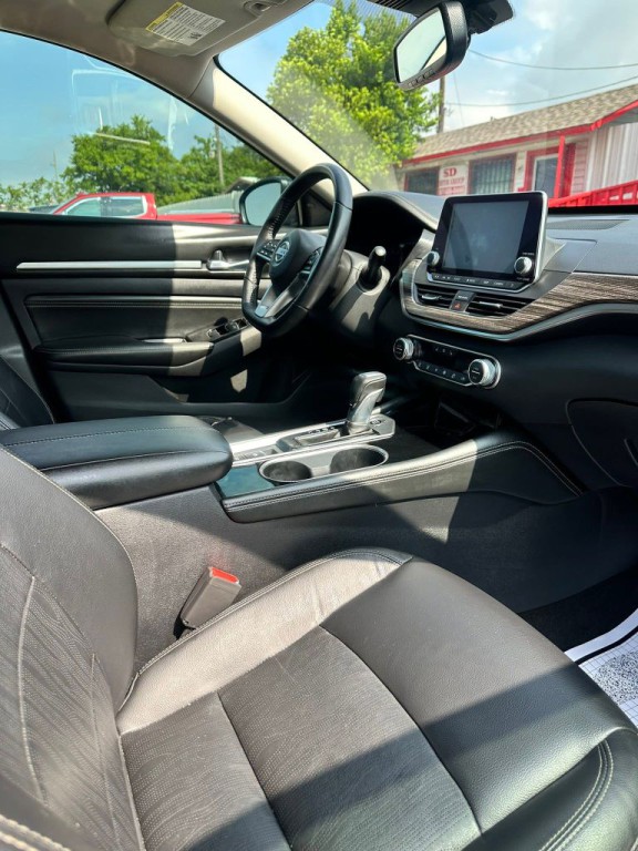 2020 Nissan Altima Image 15