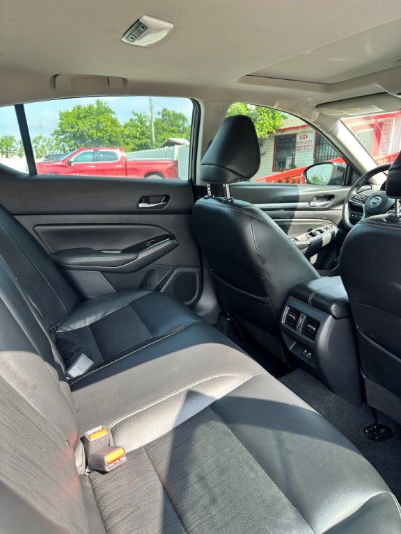2020 Nissan Altima Image 17