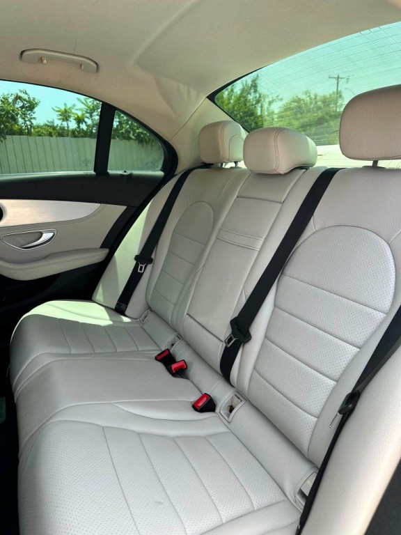 2015 Mercedes-Benz C-Class Image 13