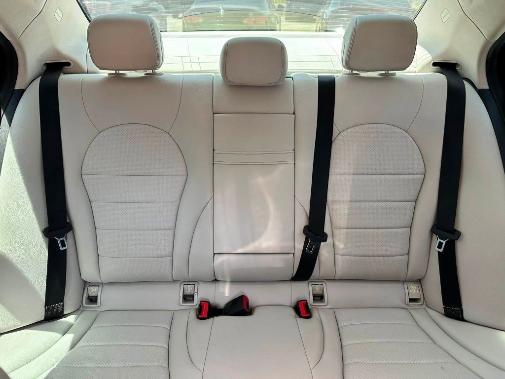 2015 Mercedes-Benz C-Class Image 14
