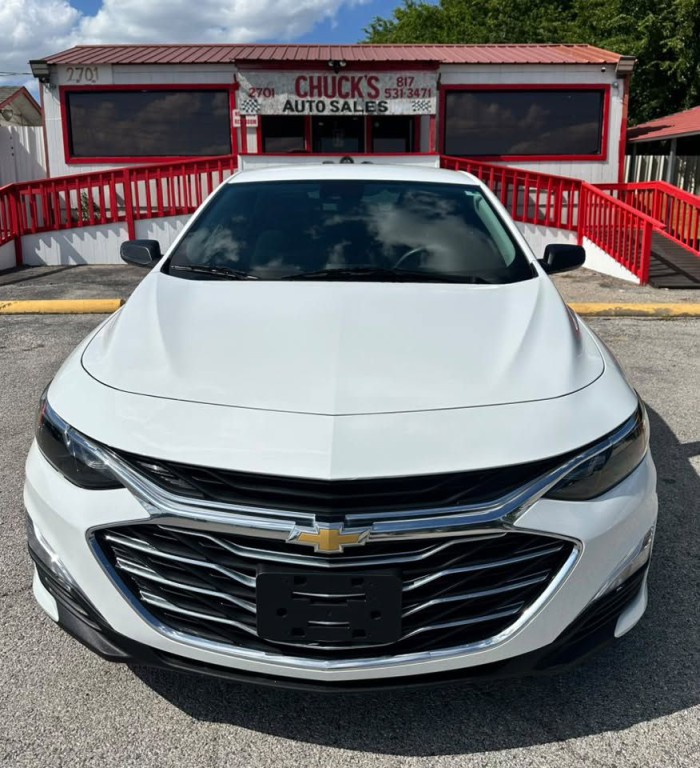 2023 Chevrolet Malibu Image 2