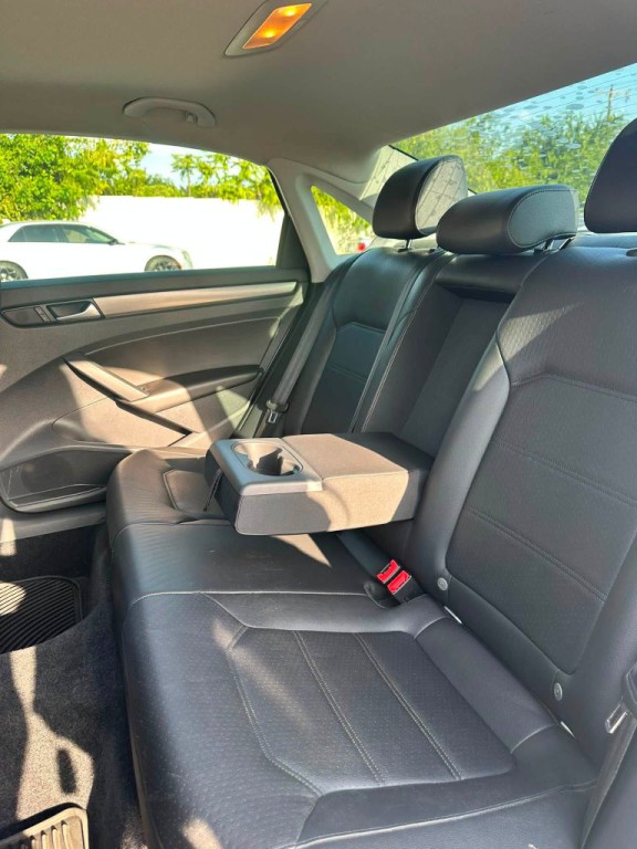 2015 Volkswagen Passat Image 8