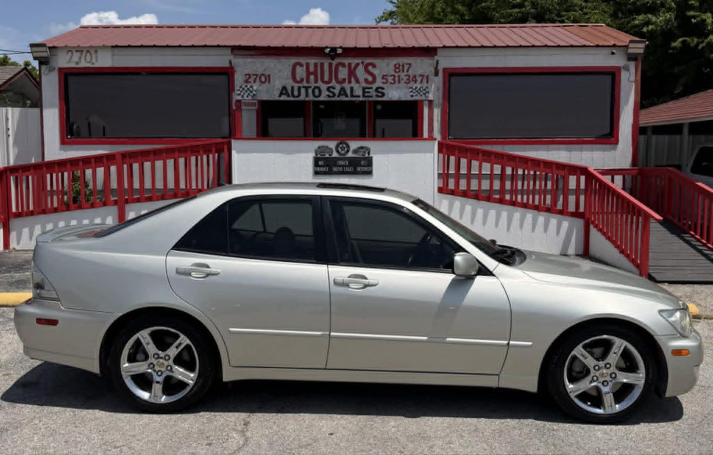 2003 Lexus IS 300 Image 2