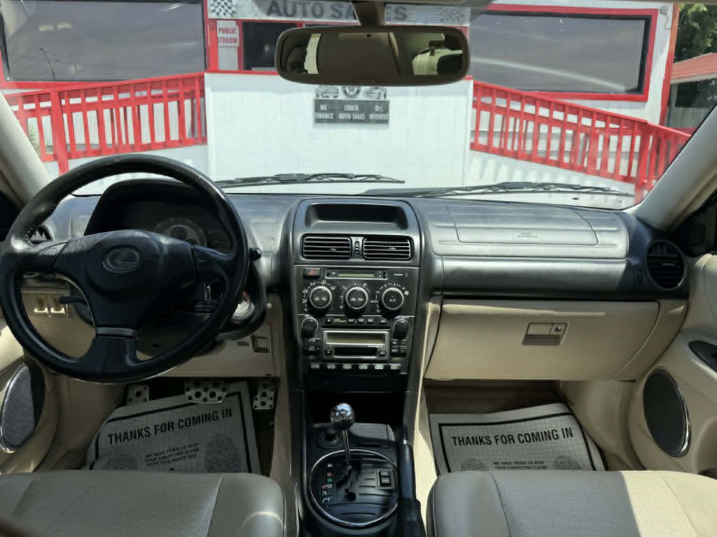 2003 Lexus IS 300 Image 5