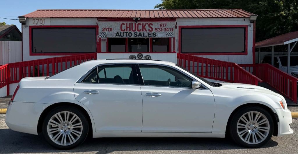 2012 Chrysler 300 Image 3