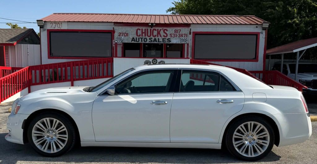 2012 Chrysler 300 Image 4