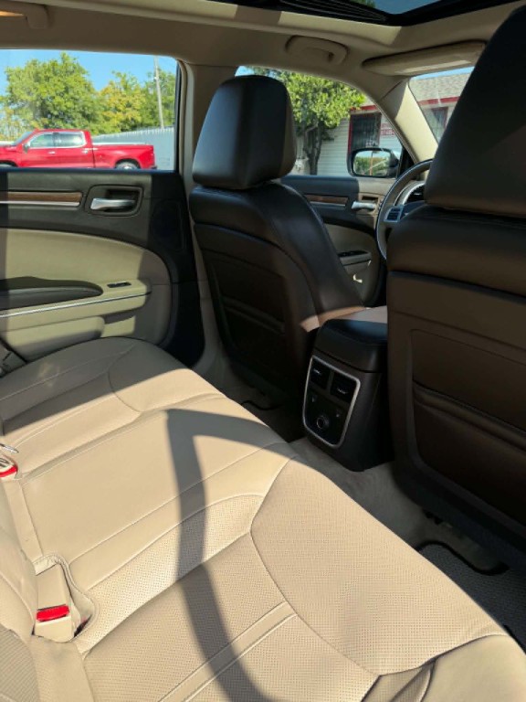 2012 Chrysler 300 Image 10