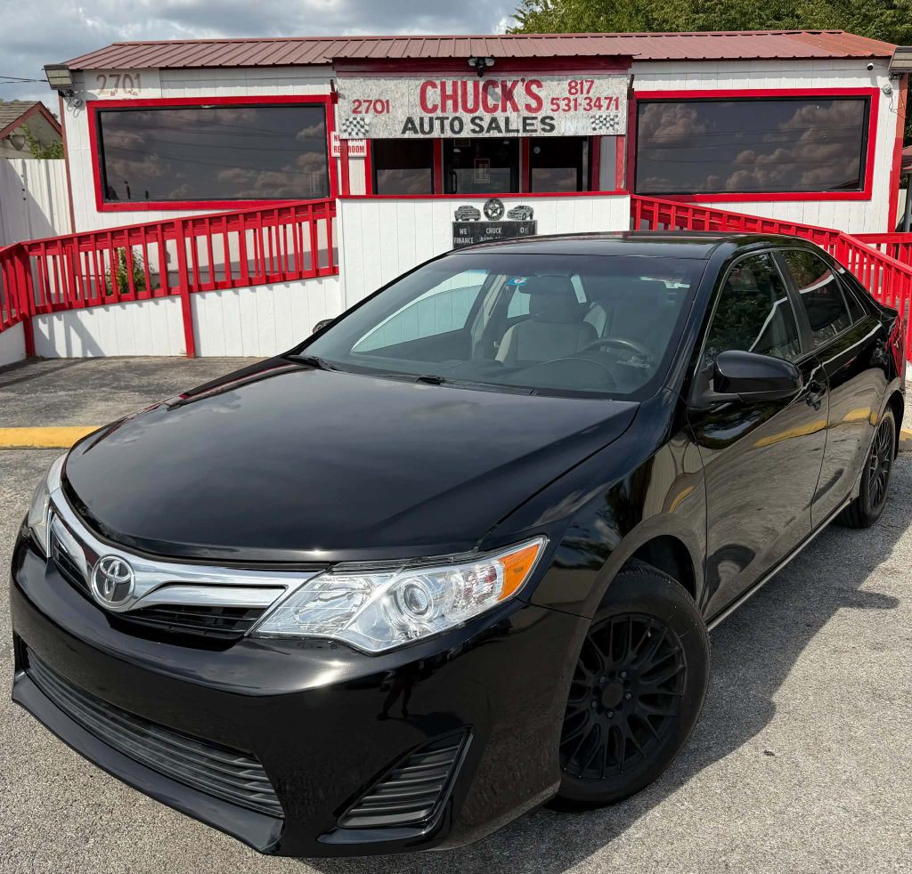 2014 Toyota Camry Image 2