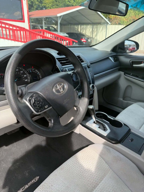 2014 Toyota Camry Image 8