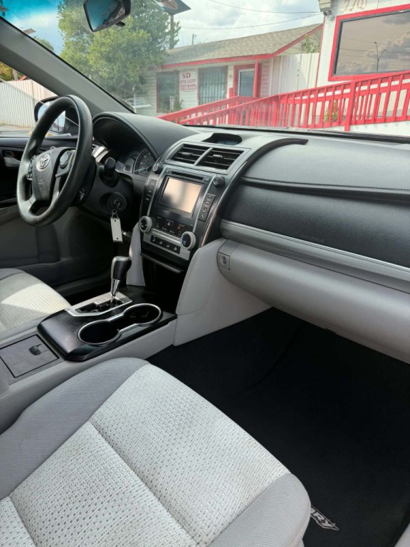 2014 Toyota Camry Image 9