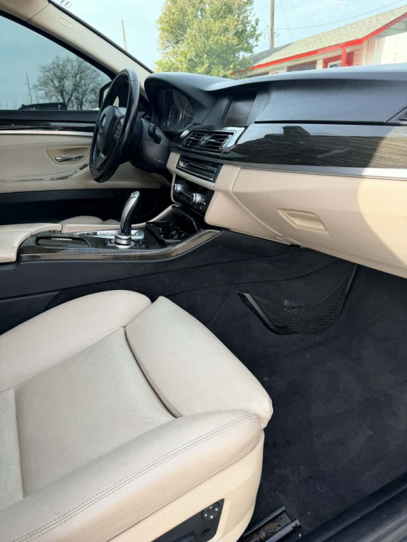2011 BMW 5 Series Image 9
