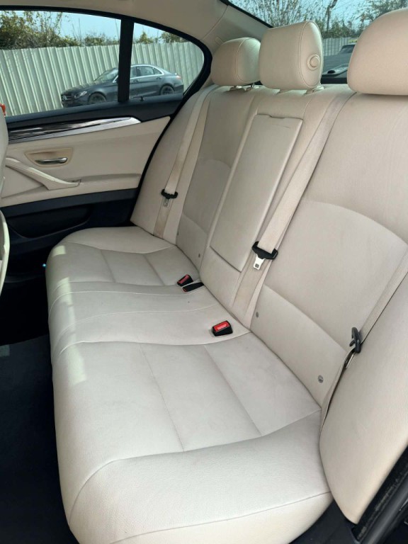 2011 BMW 5 Series Image 12