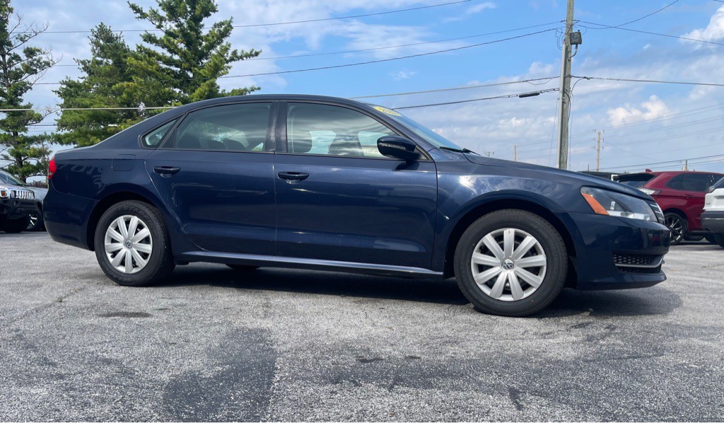 2012 Volkswagen Passat Image 2