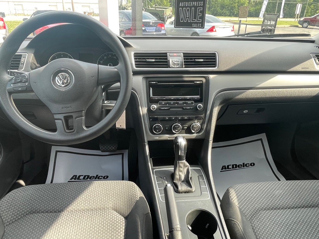 2012 Volkswagen Passat Image 8