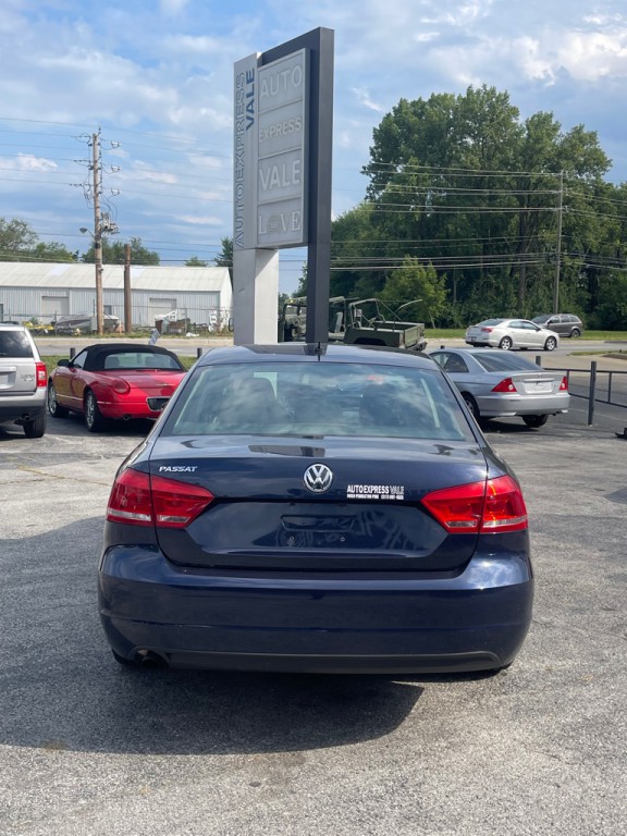 2012 Volkswagen Passat Image 11