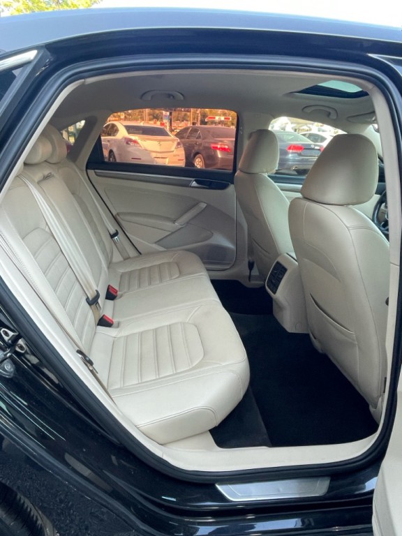 2017 Volkswagen Passat Image 5