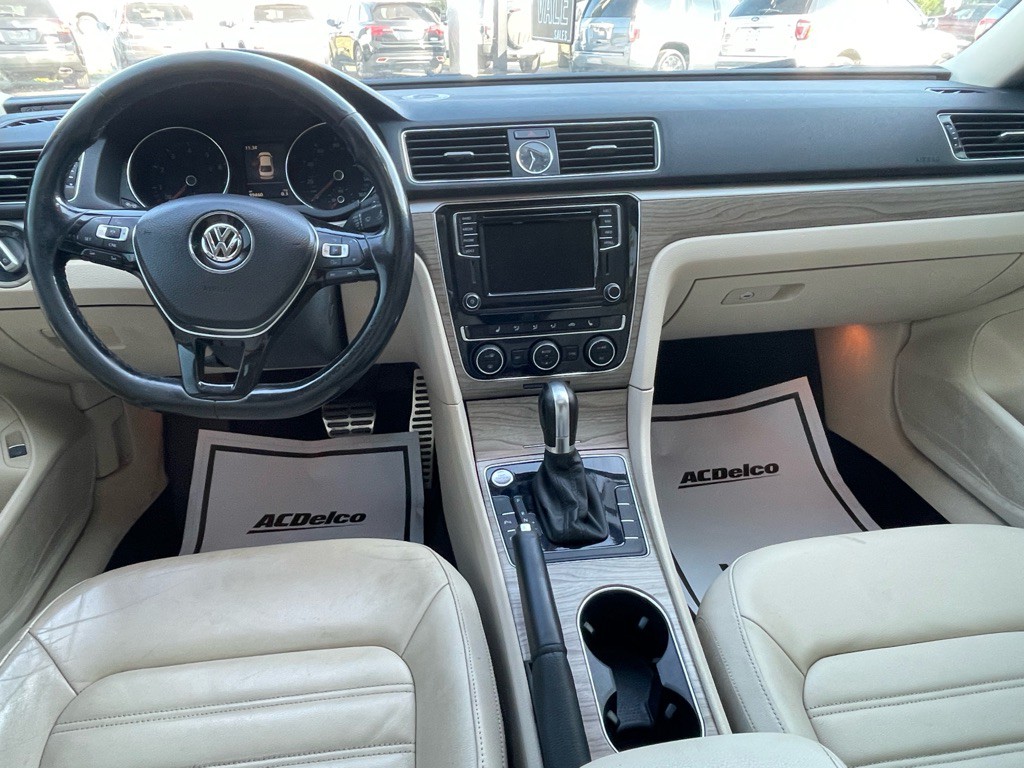 2017 Volkswagen Passat Image 10