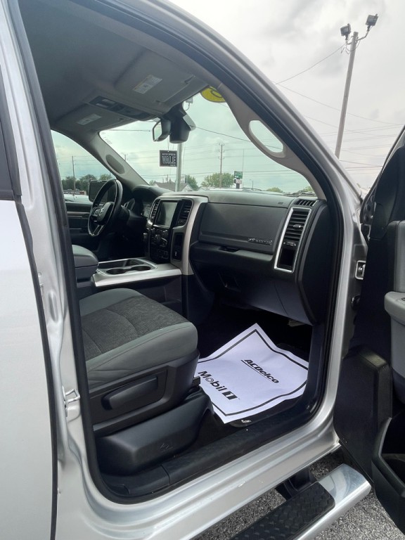 2016 RAM 1500 Image 3