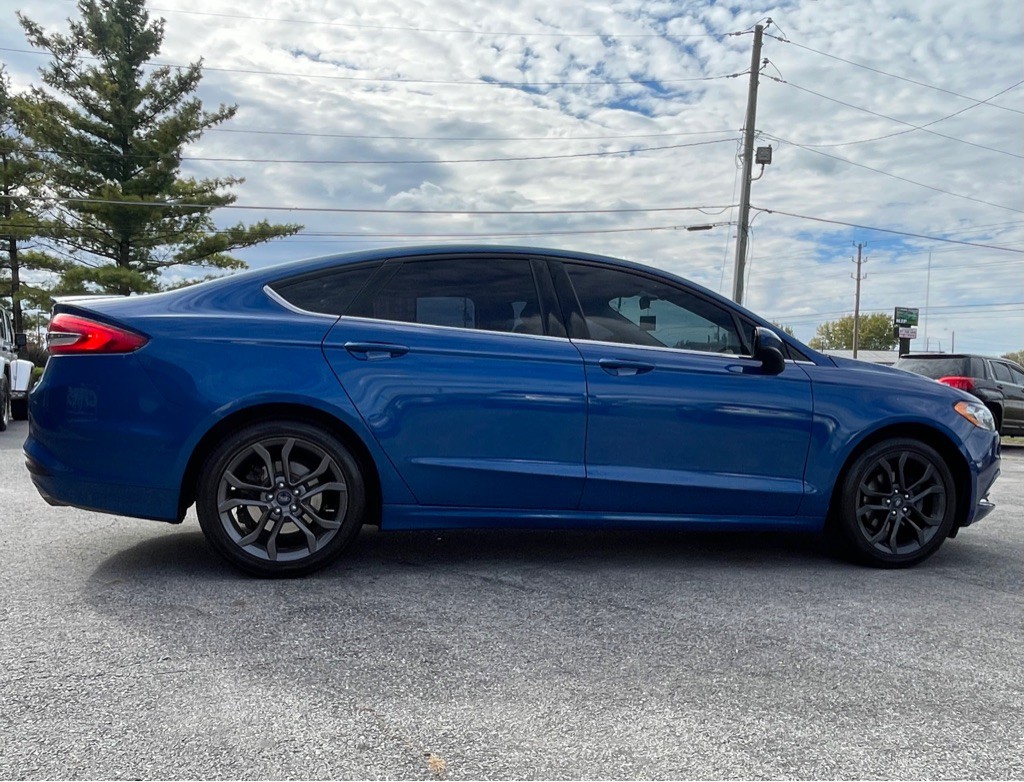 2017 Ford Fusion Image 2