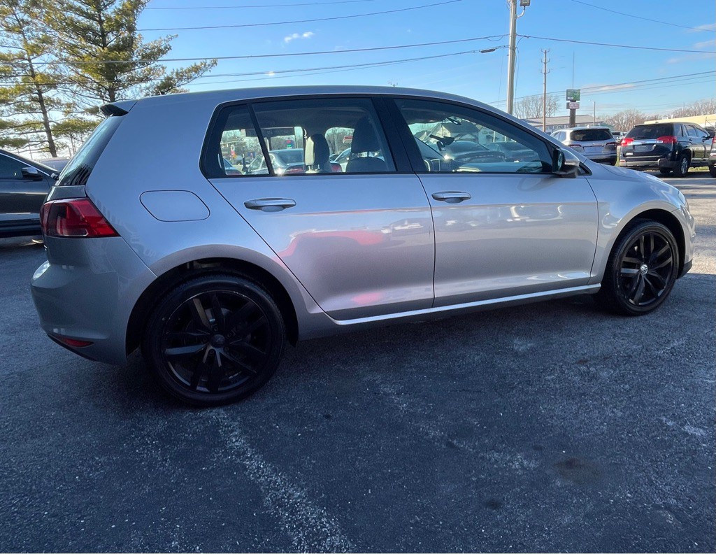 2015 Volkswagen Golf Image 2
