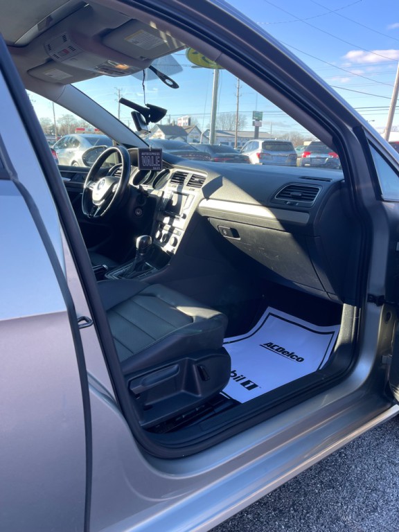 2015 Volkswagen Golf Image 3