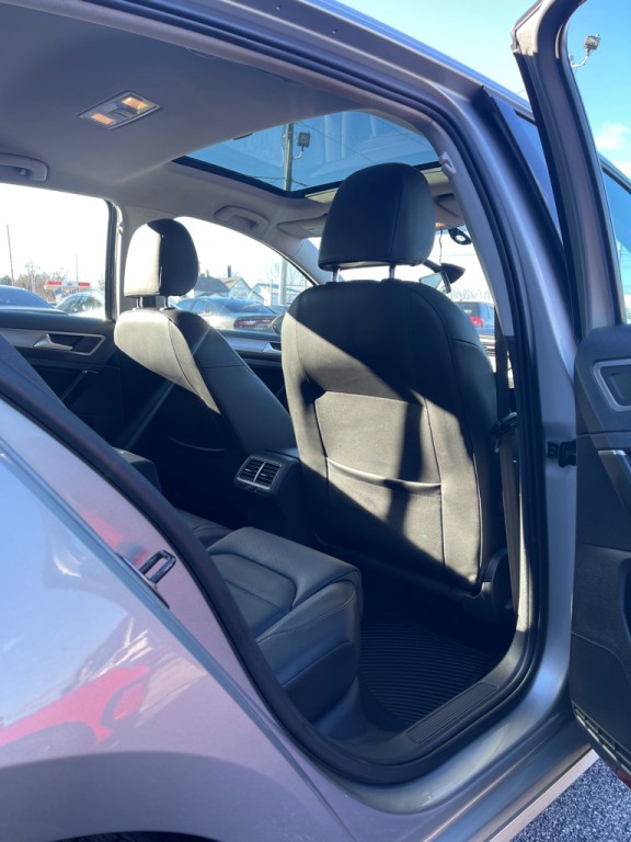 2015 Volkswagen Golf Image 4