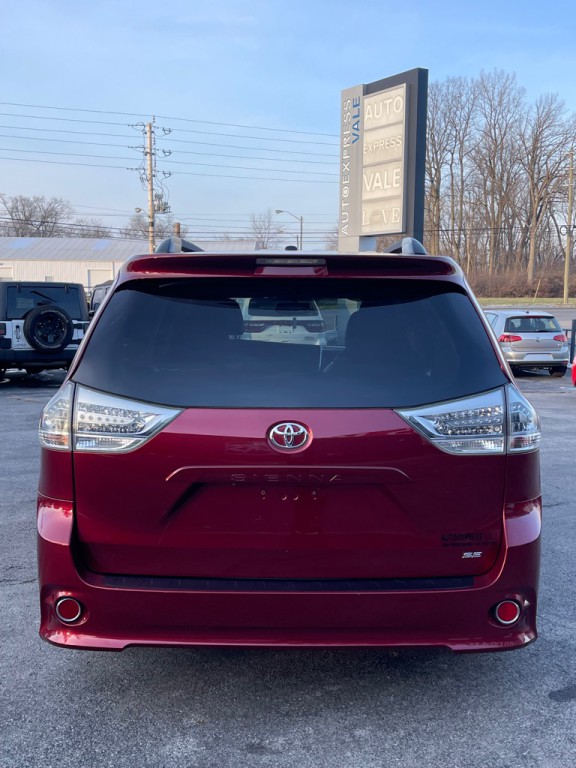 2017 Toyota Sienna Image 18
