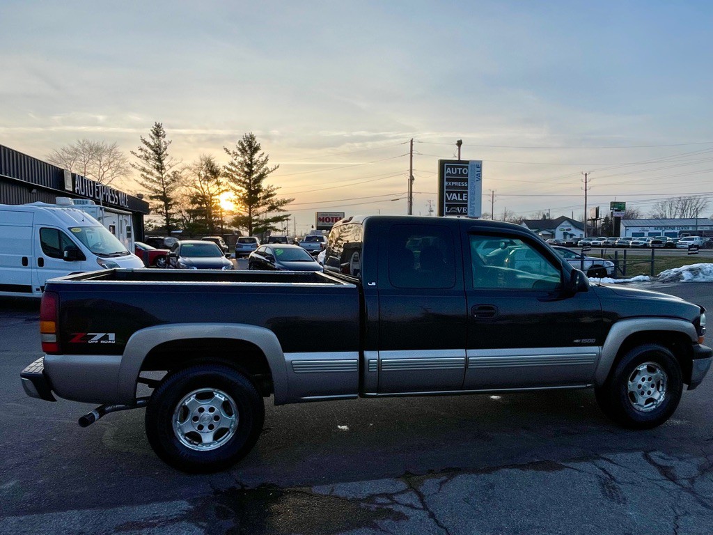 2000 Chevrolet Silverado 1500 Image 2
