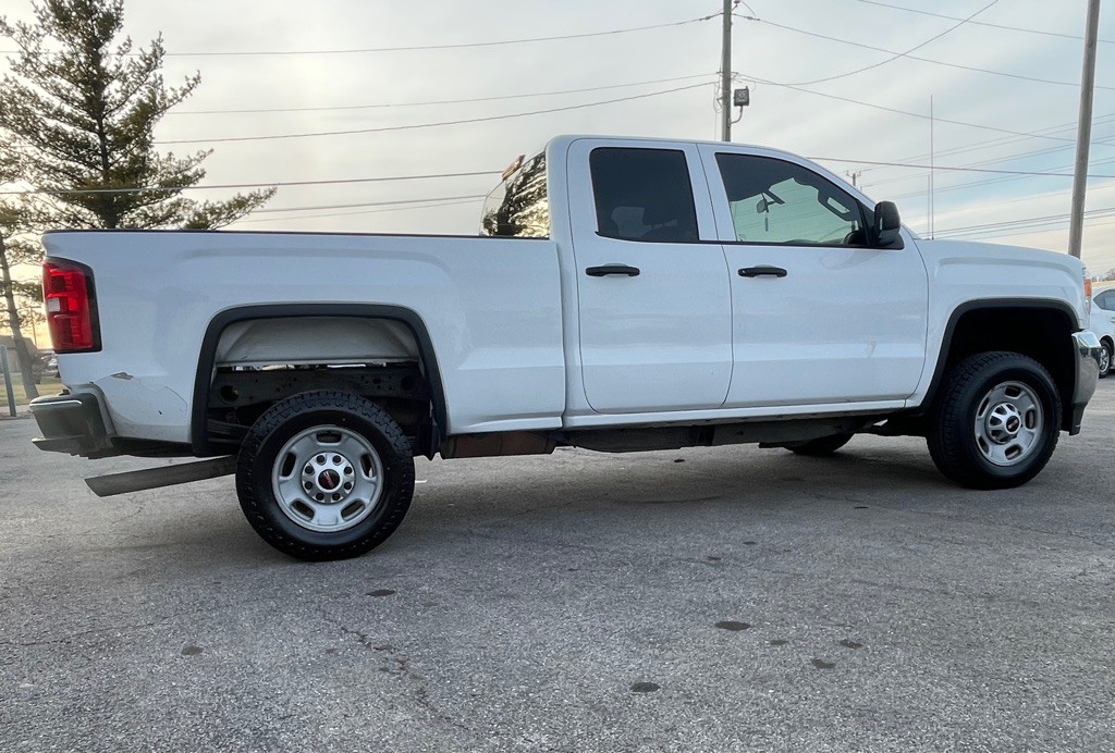 2016 GMC Sierra Image 2