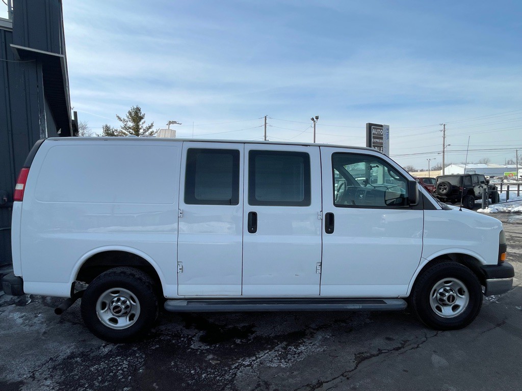 2014 GMC Savana Image 3