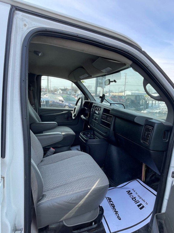 2014 GMC Savana Image 5