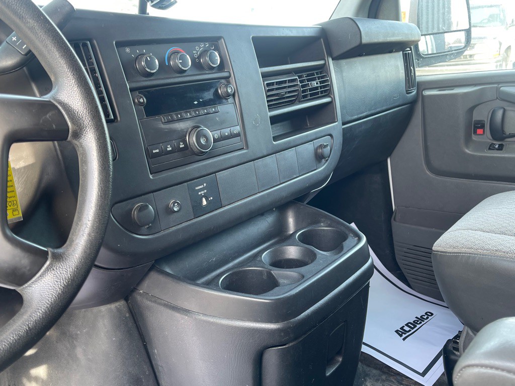 2014 GMC Savana Image 9