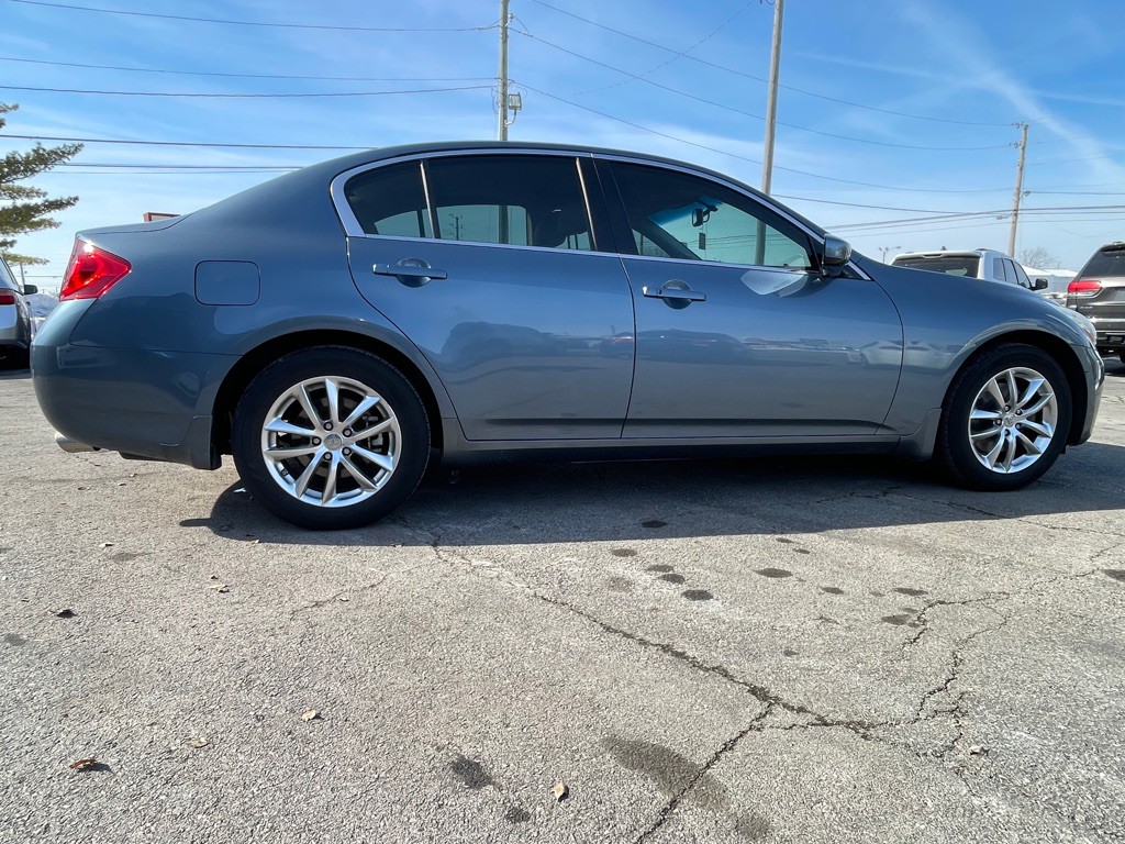 2009 INFINITI G37 Image 2