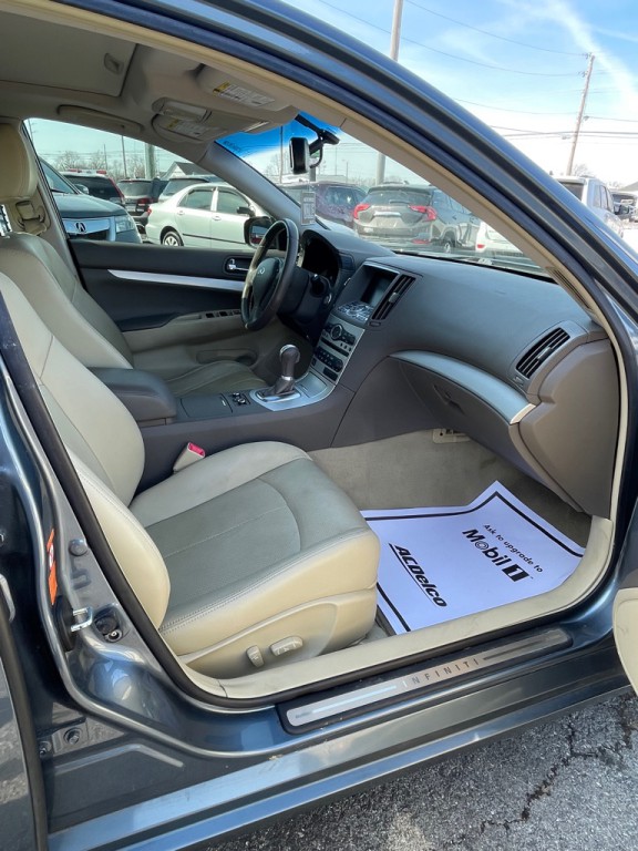 2009 INFINITI G37 Image 3