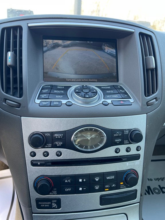 2009 INFINITI G37 Image 11