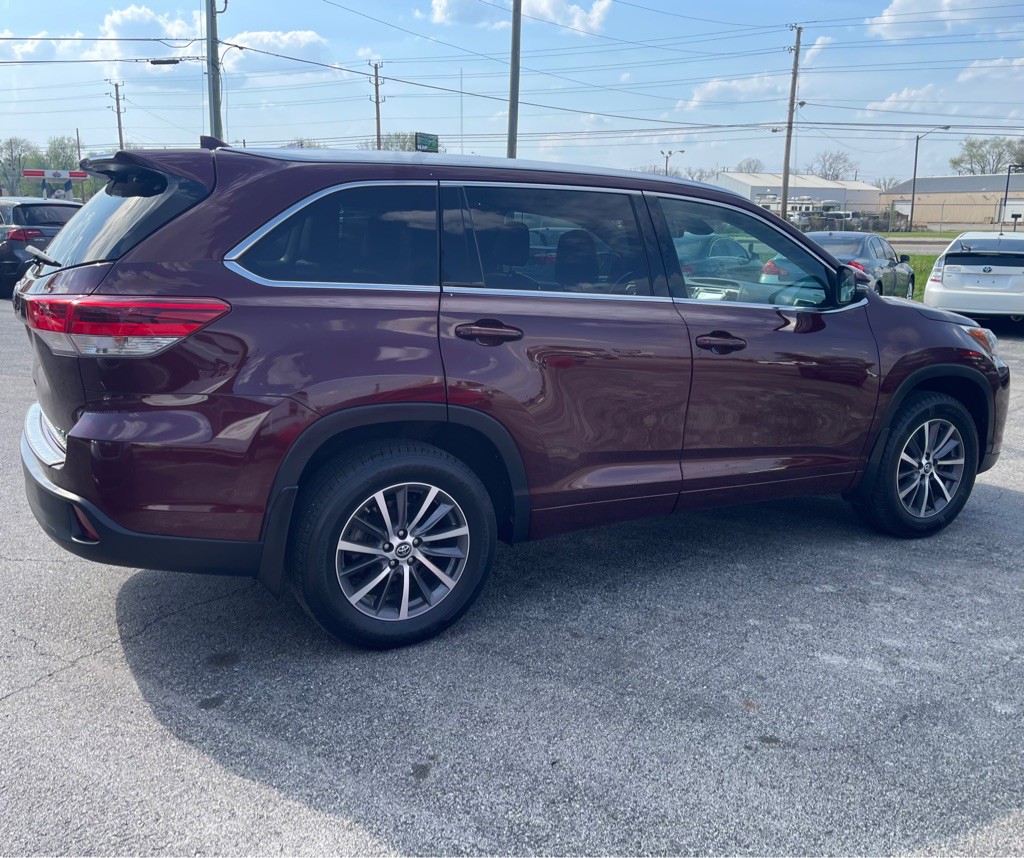 2018 Toyota Highlander Image 2
