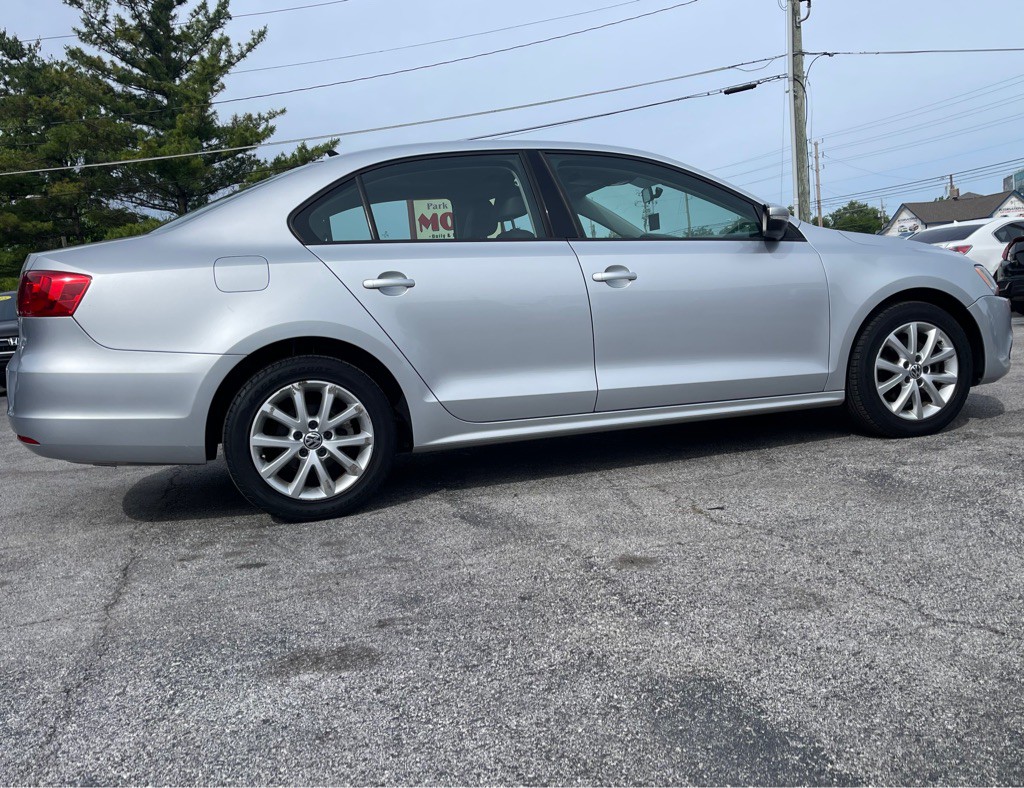 2012 Volkswagen Jetta Image 2