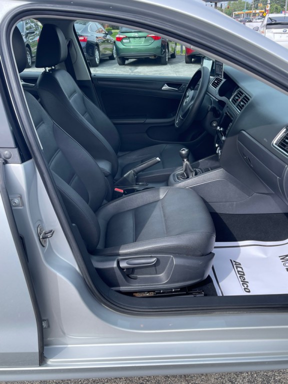 2012 Volkswagen Jetta Image 3