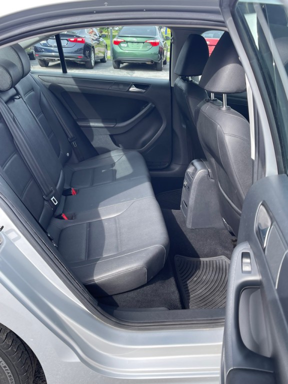 2012 Volkswagen Jetta Image 4