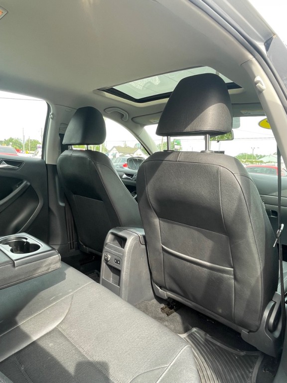 2012 Volkswagen Jetta Image 5