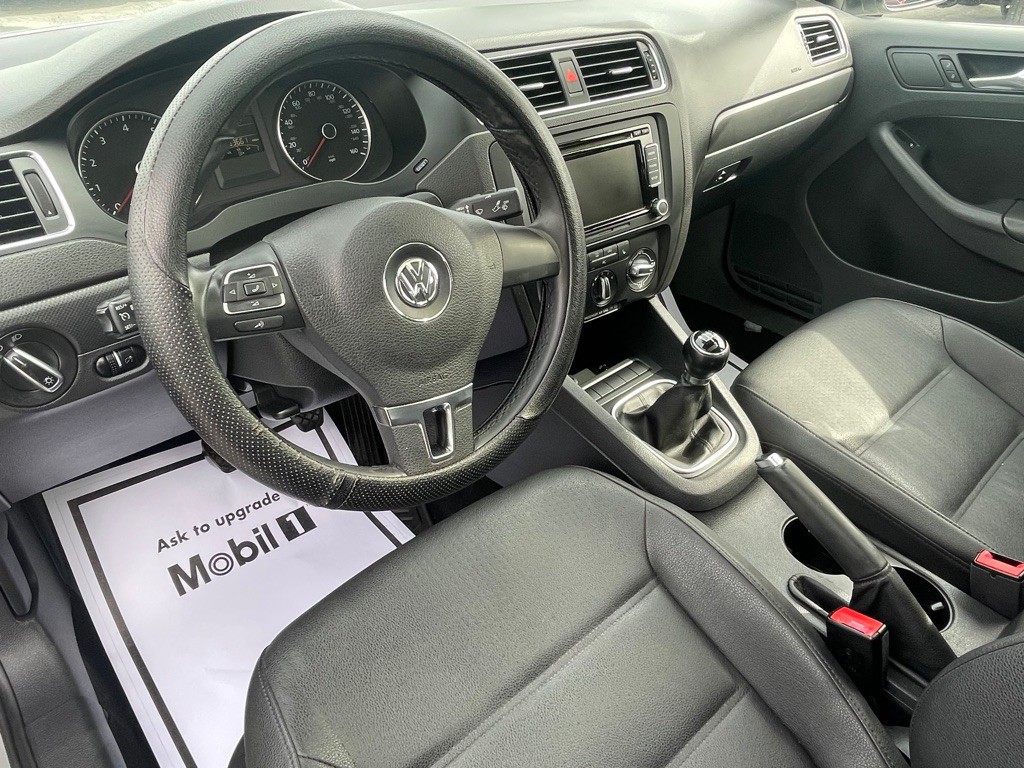 2012 Volkswagen Jetta Image 10