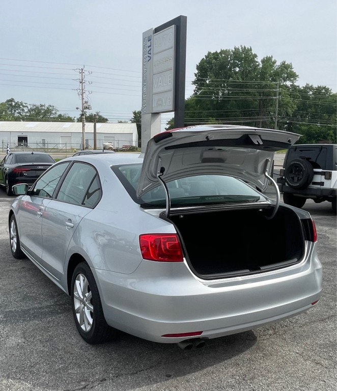 2012 Volkswagen Jetta Image 12