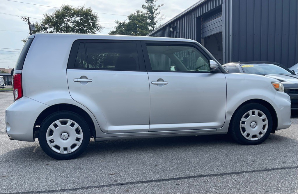 2013 Scion xB Image 2