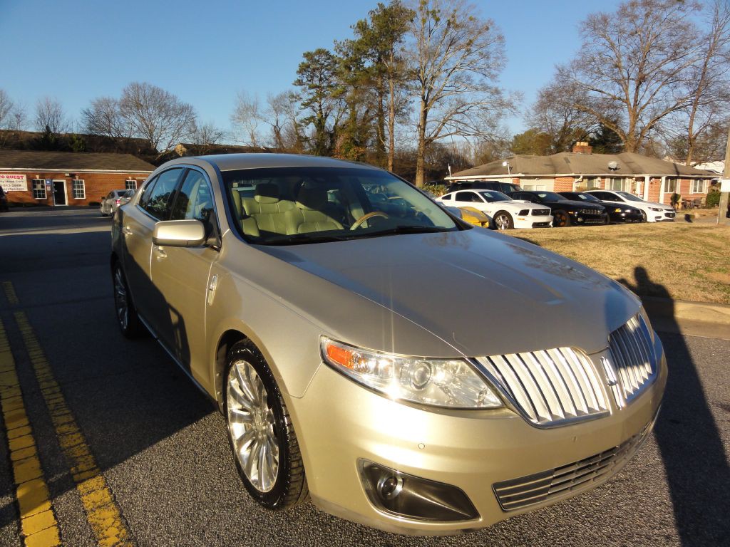 2010 Lincoln MKS Image 2