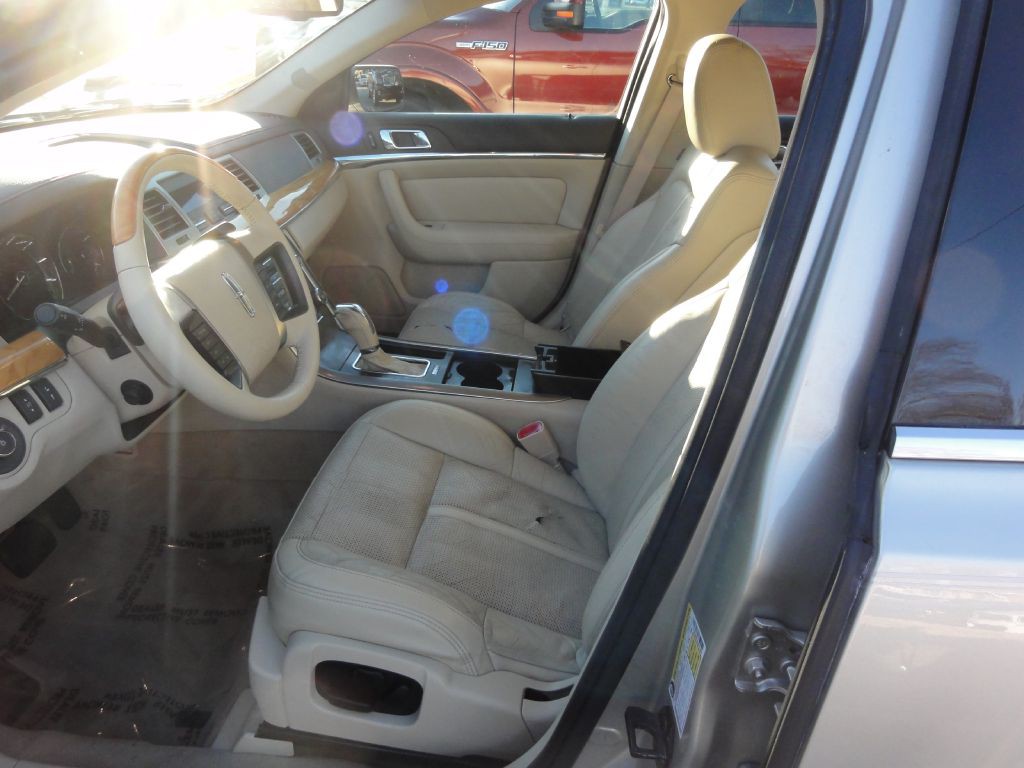 2010 Lincoln MKS Image 10