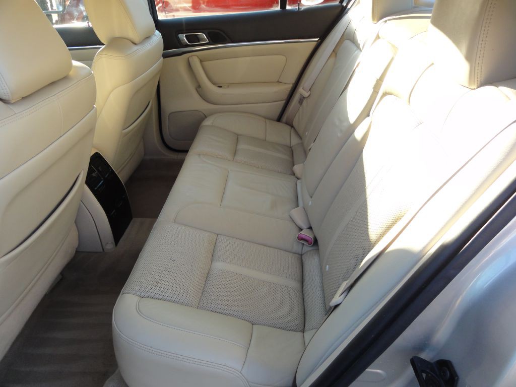 2010 Lincoln MKS Image 12